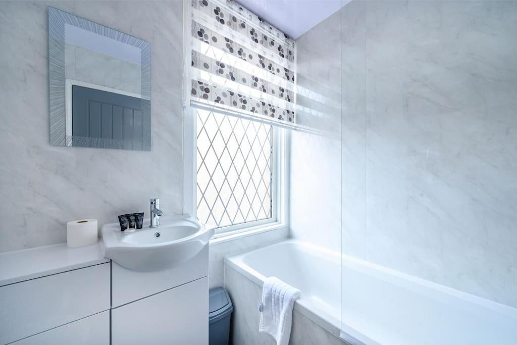 -16Pt- For Your Relaxed & Cosy Stay & Free Parking Leeds  Bagian luar foto