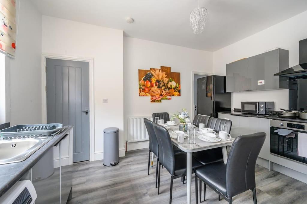 -16Pt- For Your Relaxed & Cosy Stay & Free Parking Leeds  Bagian luar foto